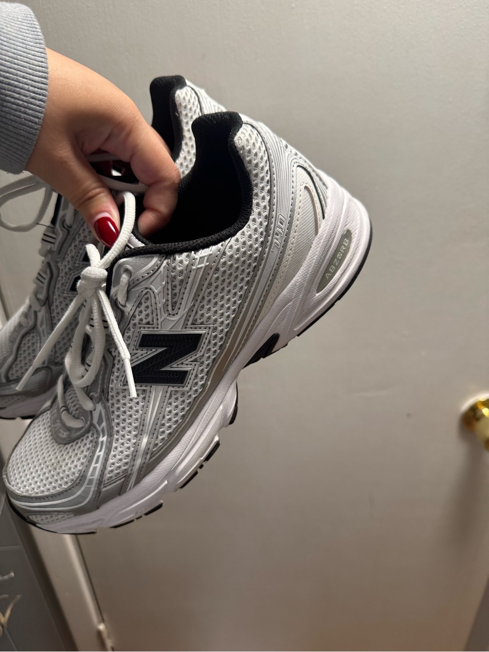New Balance 740s
